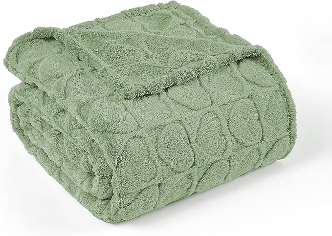 Heart Checkered Fluffy Throw Blanket