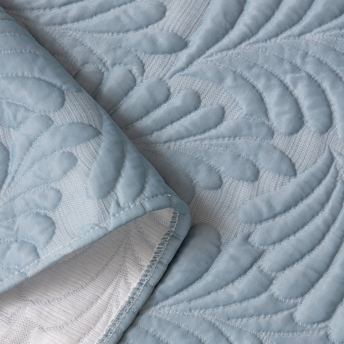 Non-Slip Elegant Quilted Tassels Sofa Couch Cover